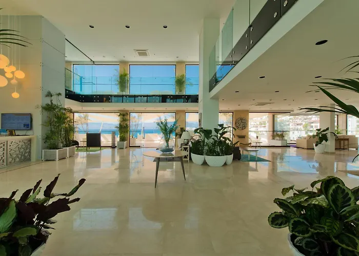 Bellazure Hotel
