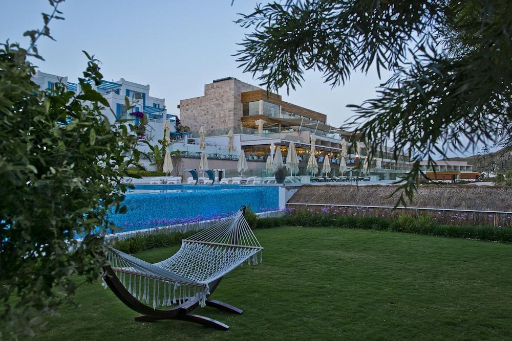 Bellazure Resort 4*